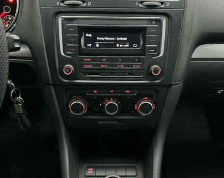 Серый Фольксваген Гольф, объемом двигателя 1.6 л и пробегом 230 тыс. км за 7400 $, фото 21 на Automoto.ua