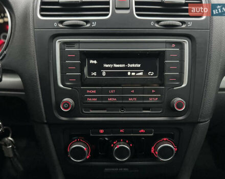 Серый Фольксваген Гольф, объемом двигателя 1.6 л и пробегом 230 тыс. км за 7400 $, фото 9 на Automoto.ua