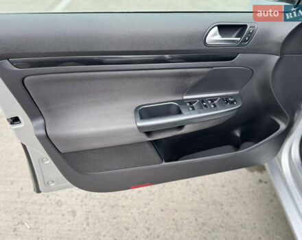 Сірий Фольксваген Гольф, об'ємом двигуна 1.97 л та пробігом 300 тис. км за 8200 $, фото 19 на Automoto.ua
