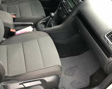 Серый Фольксваген Гольф, объемом двигателя 1.6 л и пробегом 313 тыс. км за 6600 $, фото 17 на Automoto.ua