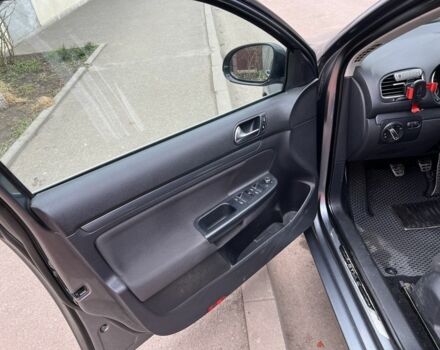 Серый Фольксваген Гольф, объемом двигателя 1.6 л и пробегом 228 тыс. км за 8450 $, фото 2 на Automoto.ua