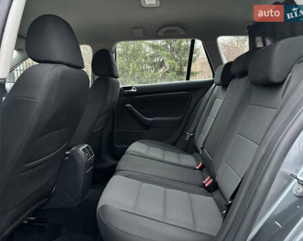 Серый Фольксваген Гольф, объемом двигателя 1.6 л и пробегом 248 тыс. км за 8099 $, фото 26 на Automoto.ua