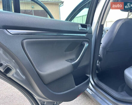 Серый Фольксваген Гольф, объемом двигателя 1.6 л и пробегом 273 тыс. км за 7750 $, фото 18 на Automoto.ua