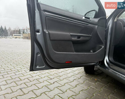 Серый Фольксваген Гольф, объемом двигателя 1.6 л и пробегом 272 тыс. км за 7500 $, фото 21 на Automoto.ua