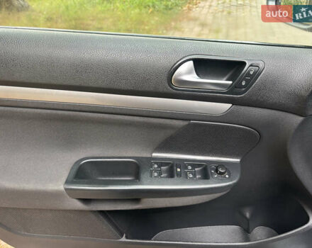 Серый Фольксваген Гольф, объемом двигателя 1.6 л и пробегом 235 тыс. км за 7750 $, фото 15 на Automoto.ua