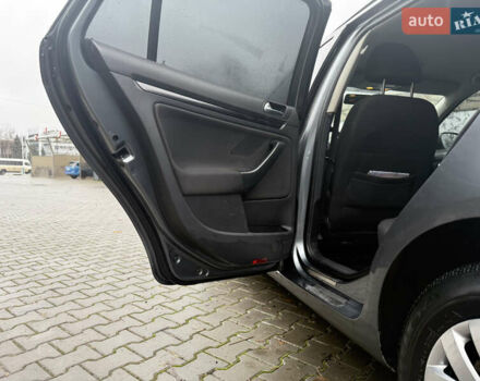 Серый Фольксваген Гольф, объемом двигателя 1.6 л и пробегом 272 тыс. км за 7500 $, фото 18 на Automoto.ua