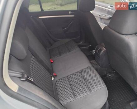 Серый Фольксваген Гольф, объемом двигателя 1.6 л и пробегом 259 тыс. км за 8000 $, фото 15 на Automoto.ua