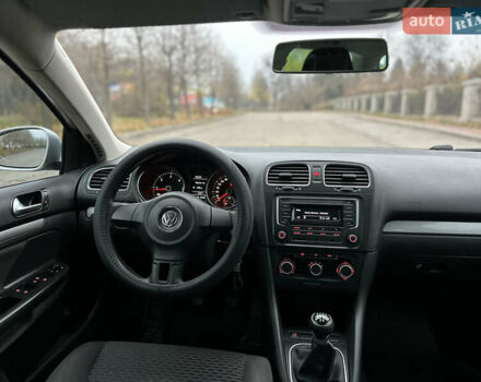 Серый Фольксваген Гольф, объемом двигателя 1.6 л и пробегом 230 тыс. км за 7300 $, фото 36 на Automoto.ua