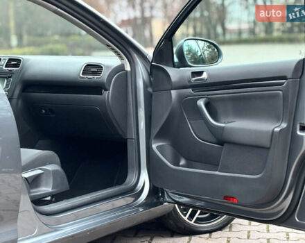 Серый Фольксваген Гольф, объемом двигателя 1.6 л и пробегом 248 тыс. км за 8099 $, фото 27 на Automoto.ua