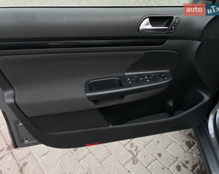 Серый Фольксваген Гольф, объемом двигателя 1.6 л и пробегом 256 тыс. км за 7950 $, фото 14 на Automoto.ua