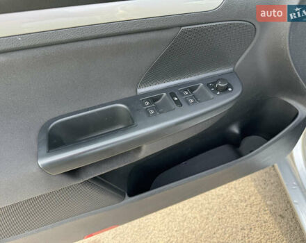 Сірий Фольксваген Гольф, об'ємом двигуна 1.6 л та пробігом 225 тис. км за 8350 $, фото 55 на Automoto.ua