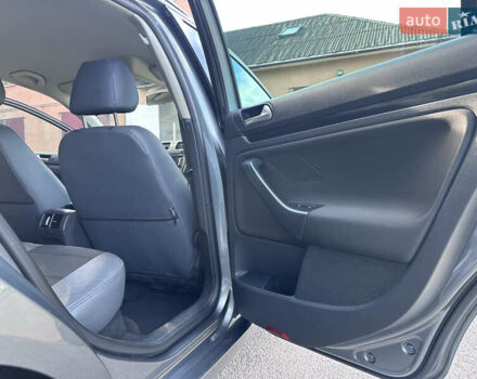 Серый Фольксваген Гольф, объемом двигателя 1.6 л и пробегом 273 тыс. км за 7750 $, фото 16 на Automoto.ua