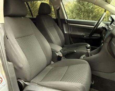 Серый Фольксваген Гольф, объемом двигателя 1.6 л и пробегом 259 тыс. км за 7600 $, фото 12 на Automoto.ua