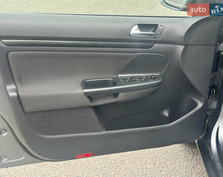 Серый Фольксваген Гольф, объемом двигателя 1.4 л и пробегом 202 тыс. км за 8799 $, фото 28 на Automoto.ua