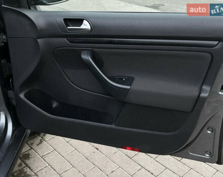 Серый Фольксваген Гольф, объемом двигателя 1.6 л и пробегом 256 тыс. км за 7950 $, фото 8 на Automoto.ua