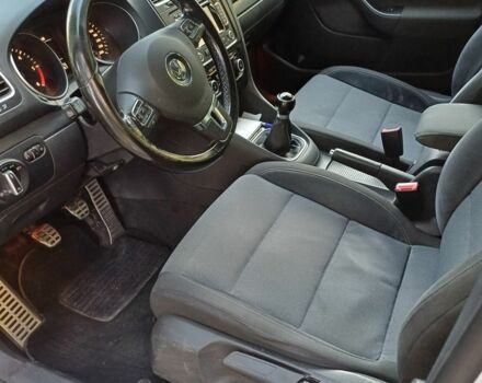 Фольксваген Гольф 2011 в Черновцах на Automoto.ua Серый Фольксваген Гольф, объемом двигателя 2 л и пробегом 218 тыс. км за 7900 $, фото 4 на Automoto.ua