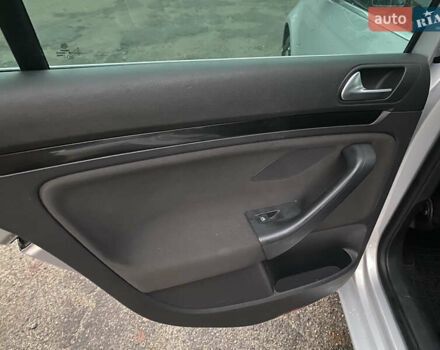 Серый Фольксваген Гольф, объемом двигателя 1.6 л и пробегом 240 тыс. км за 8350 $, фото 18 на Automoto.ua