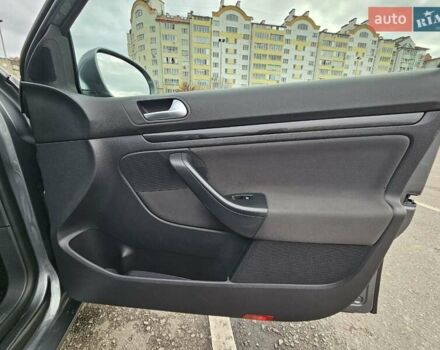 Серый Фольксваген Гольф, объемом двигателя 1.39 л и пробегом 266 тыс. км за 9000 $, фото 39 на Automoto.ua