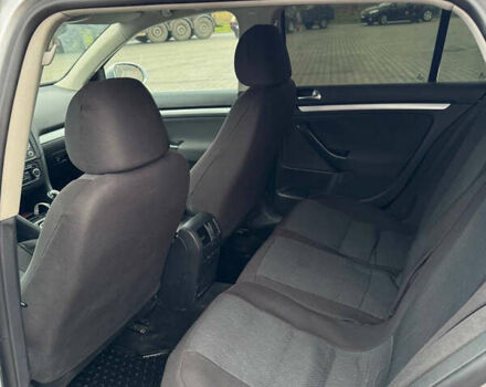 Серый Фольксваген Гольф, объемом двигателя 1.6 л и пробегом 315 тыс. км за 7500 $, фото 6 на Automoto.ua