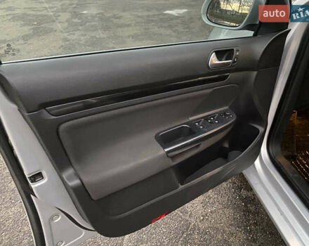 Серый Фольксваген Гольф, объемом двигателя 1.6 л и пробегом 240 тыс. км за 8350 $, фото 10 на Automoto.ua