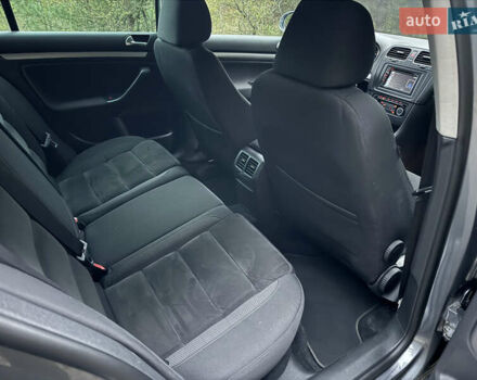 Фольксваген Гольф 2012 у Луцьку на Automoto.ua Сірий Фольксваген Гольф, об'ємом двигуна 1.6 л та пробігом 282 тис. км за 8999 $, фото 18 на Automoto.ua