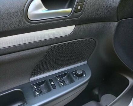 Серый Фольксваген Гольф, объемом двигателя 1.6 л и пробегом 233 тыс. км за 8800 $, фото 10 на Automoto.ua