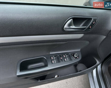 Фольксваген Гольф 2012 у Луцьку на Automoto.ua Сірий Фольксваген Гольф, об'ємом двигуна 1.6 л та пробігом 282 тис. км за 8999 $, фото 11 на Automoto.ua