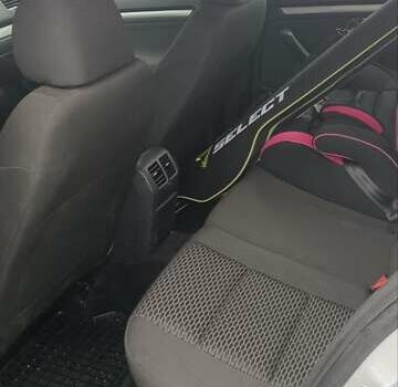 Серый Фольксваген Гольф, объемом двигателя 1.6 л и пробегом 189 тыс. км за 9200 $, фото 14 на Automoto.ua