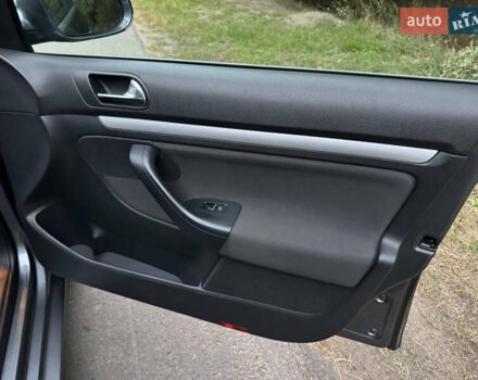 Фольксваген Гольф 2012 у Луцьку на Automoto.ua Сірий Фольксваген Гольф, об'ємом двигуна 1.6 л та пробігом 282 тис. км за 8999 $, фото 17 на Automoto.ua