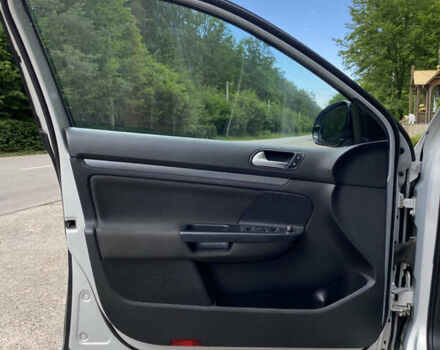 Серый Фольксваген Гольф, объемом двигателя 1.6 л и пробегом 242 тыс. км за 7800 $, фото 14 на Automoto.ua