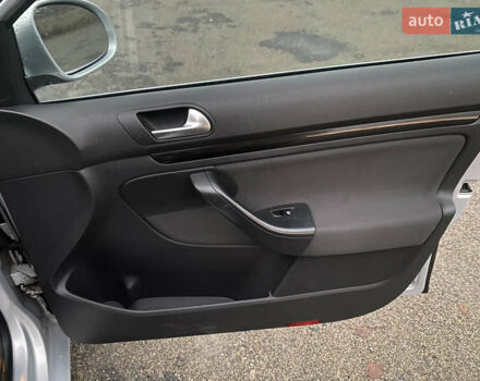 Серый Фольксваген Гольф, объемом двигателя 1.6 л и пробегом 240 тыс. км за 8350 $, фото 23 на Automoto.ua