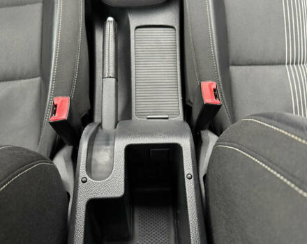 Серый Фольксваген Гольф, объемом двигателя 1.6 л и пробегом 221 тыс. км за 9450 $, фото 48 на Automoto.ua