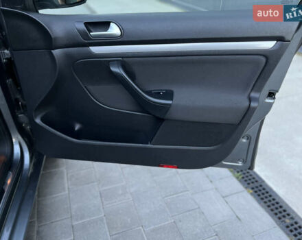 Серый Фольксваген Гольф, объемом двигателя 1.6 л и пробегом 240 тыс. км за 8750 $, фото 32 на Automoto.ua