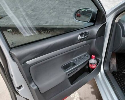 Серый Фольксваген Гольф, объемом двигателя 1.6 л и пробегом 259 тыс. км за 7700 $, фото 19 на Automoto.ua