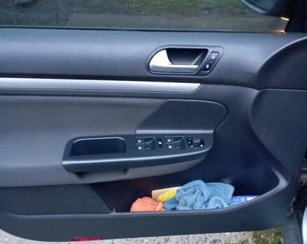 Серый Фольксваген Гольф, объемом двигателя 1.6 л и пробегом 250 тыс. км за 8500 $, фото 6 на Automoto.ua