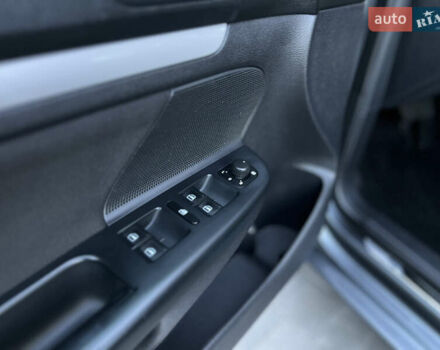 Серый Фольксваген Гольф, объемом двигателя 1.6 л и пробегом 240 тыс. км за 8750 $, фото 20 на Automoto.ua