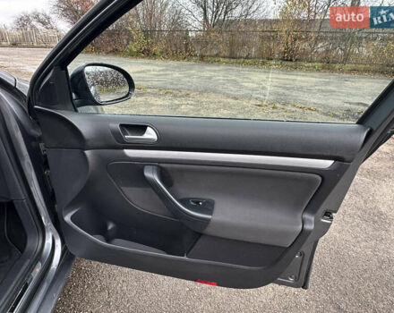 Серый Фольксваген Гольф, объемом двигателя 1.97 л и пробегом 212 тыс. км за 9800 $, фото 31 на Automoto.ua