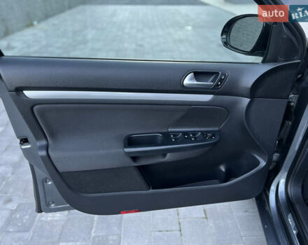 Серый Фольксваген Гольф, объемом двигателя 1.6 л и пробегом 240 тыс. км за 8750 $, фото 19 на Automoto.ua