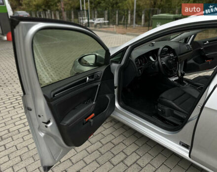 Серый Фольксваген Гольф, объемом двигателя 1.6 л и пробегом 300 тыс. км за 11800 $, фото 9 на Automoto.ua