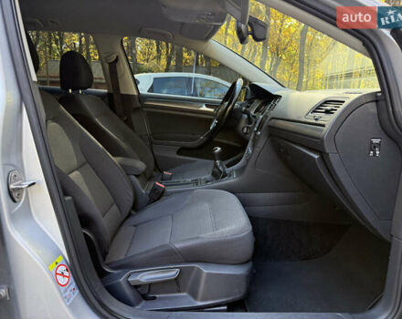 Серый Фольксваген Гольф, объемом двигателя 1.6 л и пробегом 230 тыс. км за 10500 $, фото 32 на Automoto.ua