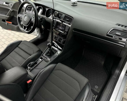 Серый Фольксваген Гольф, объемом двигателя 1.6 л и пробегом 300 тыс. км за 11800 $, фото 12 на Automoto.ua