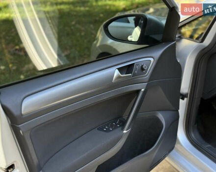 Серый Фольксваген Гольф, объемом двигателя 1.6 л и пробегом 230 тыс. км за 10500 $, фото 24 на Automoto.ua