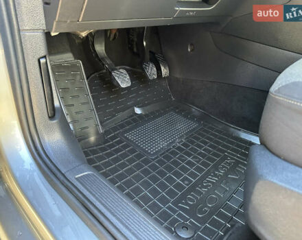 Фольксваген Гольф 2015 в Червонограде на Automoto.ua Серый Фольксваген Гольф, объемом двигателя 1.6 л и пробегом 223 тыс. км за 12157 $, фото 51 на Automoto.ua