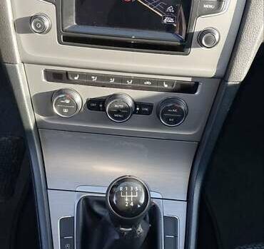 Серый Фольксваген Гольф, объемом двигателя 1.6 л и пробегом 275 тыс. км за 11000 $, фото 23 на Automoto.ua