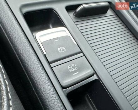 Серый Фольксваген Гольф, объемом двигателя 1.6 л и пробегом 236 тыс. км за 11450 $, фото 52 на Automoto.ua