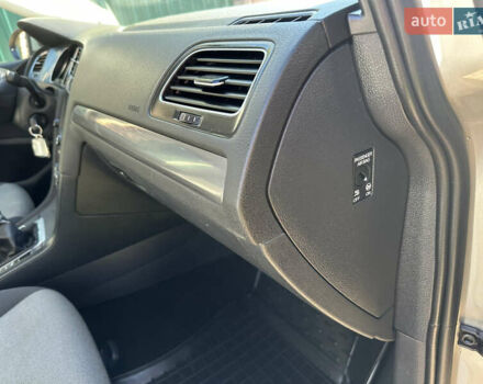 Фольксваген Гольф 2015 в Червонограде на Automoto.ua Серый Фольксваген Гольф, объемом двигателя 1.6 л и пробегом 223 тыс. км за 12157 $, фото 77 на Automoto.ua