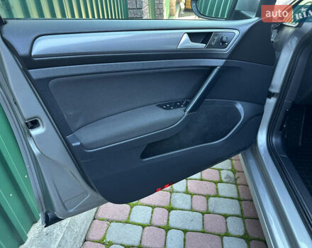 Серый Фольксваген Гольф, объемом двигателя 1.6 л и пробегом 223 тыс. км за 12048 $, фото 7 на Automoto.ua