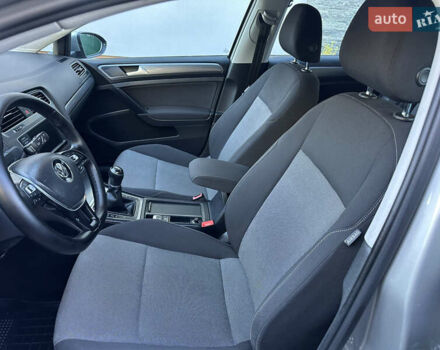 Серый Фольксваген Гольф, объемом двигателя 1.6 л и пробегом 223 тыс. км за 12048 $, фото 8 на Automoto.ua