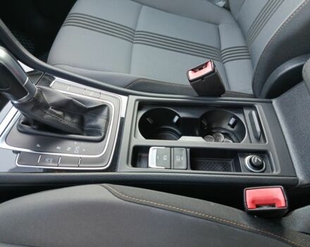 Серый Фольксваген Гольф, объемом двигателя 1.6 л и пробегом 257 тыс. км за 11600 $, фото 18 на Automoto.ua