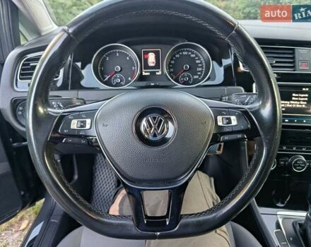 Серый Фольксваген Гольф, объемом двигателя 1.6 л и пробегом 331 тыс. км за 10900 $, фото 13 на Automoto.ua